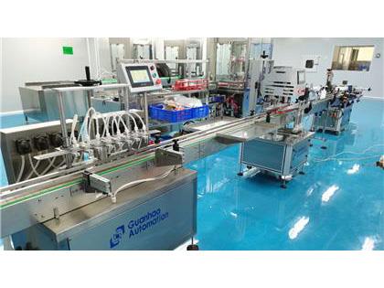 灌裝機(jī)，旋蓋機(jī)，貼標(biāo)機(jī)，生產(chǎn)車間安裝完成